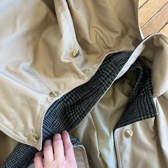 Vintage Beige Hooded Trench Coat | Medium - Picture 6 of 8